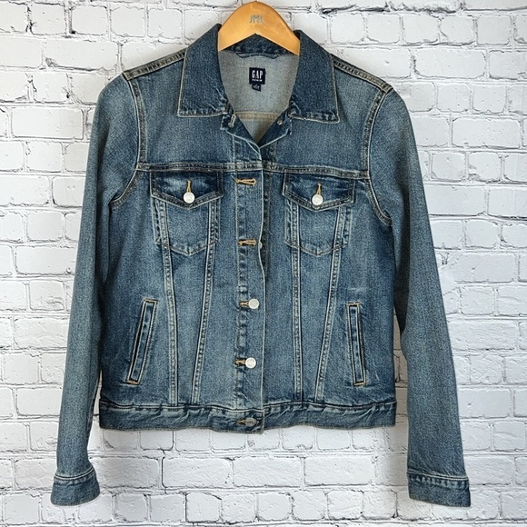DENIM JACKET By GAP, Classic Trucker Style, Beautiful Blue Jean Wash, Size M - Picture 1 of 10